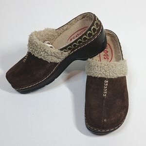 Klogs Suede Clogs Shoes Women’s Size 6 M Brown Suede Faux Fur Lining Slip On